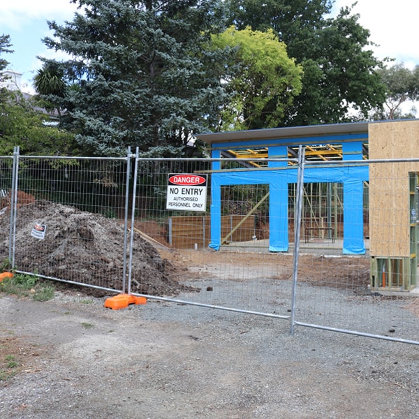 do you deliver and set up temporary fencing and what's the price for this in South Heidelberg